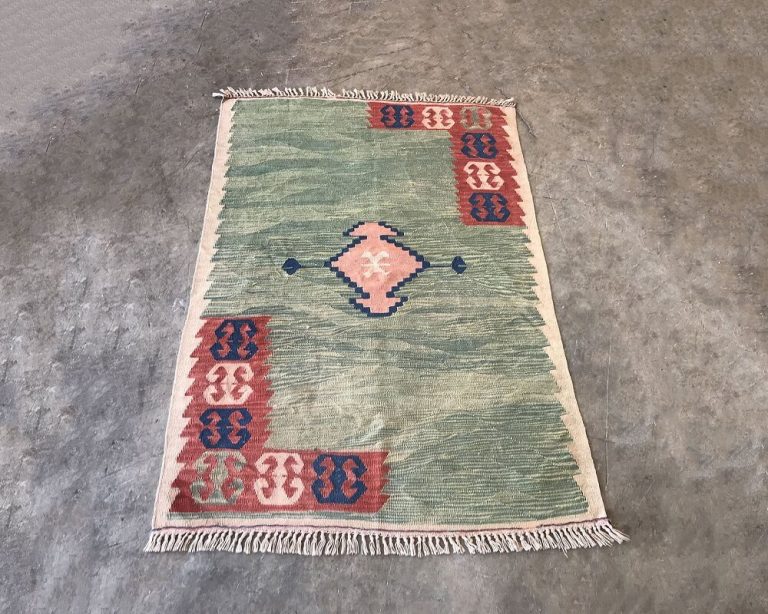 Kilim Rugs Dubai, Abu Dhabi & UAE Buy Best Kilim Rugs Online